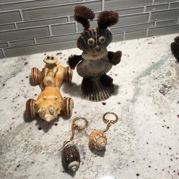 Shell People and 2 Shell Keychains Included - Picture 11 of 16